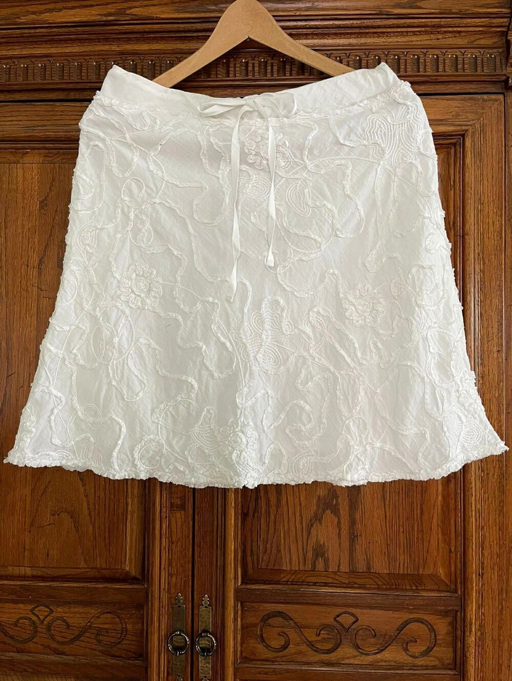 Fun White Max Studio Embroidered Skirt Medium